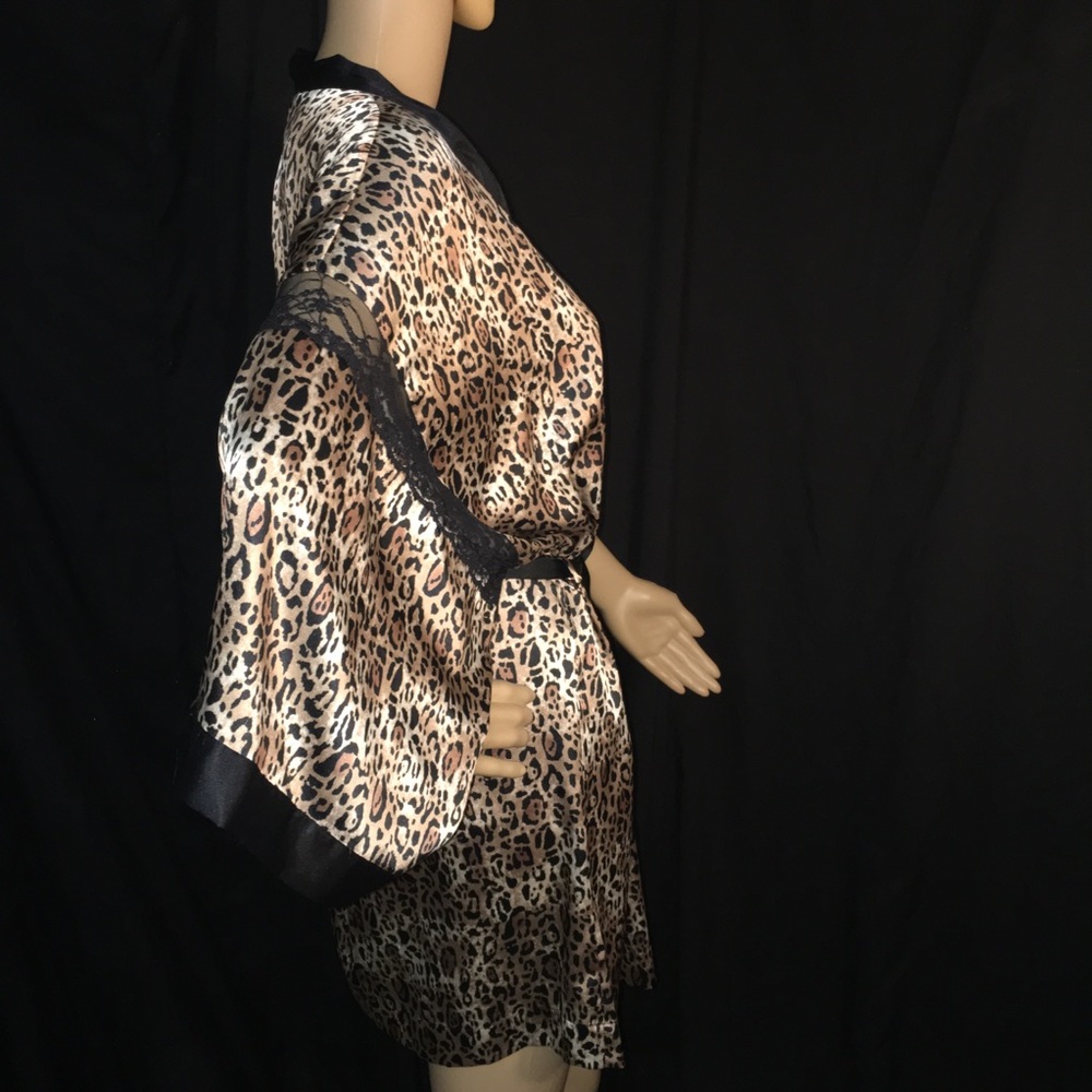 Victoria’s Secret Kimono Robe - Picture 4 of 8